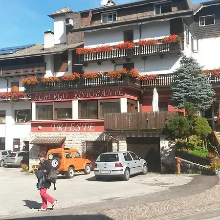 阿尔贝格里雅斯特酒店 酒店